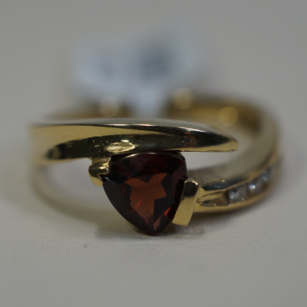 14ky Gold Genuine Garnet  Diamond Ring